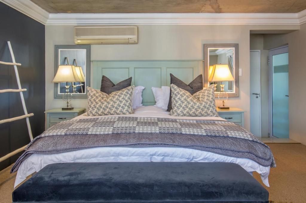 Thesen Harbour Town Apartments @ Beautiful Knysna Villas ภายนอก รูปภาพ